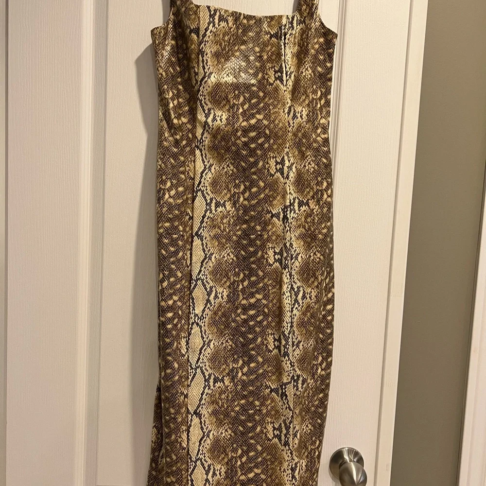 Dress - Picture 2 of 4